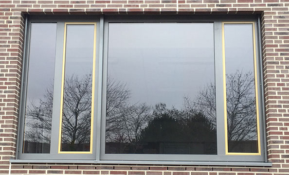 Gebäudeansicht ÖPP Berufliche Schulen Berlin Das Gebäude der ÖPP Berufliche Schulen mit Holz-Aluminium Fenstern der Firma Innoline Fenster & Türen GmbH.